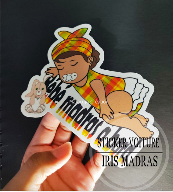 Sticker voiture Iris couchée – Madras rouge et jaune - Maracuja Création