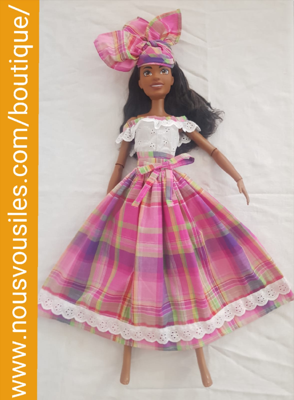 Barbie Grande Poupée Noire Avec Une Robe Rose Irisée 71 Cm + robe madras